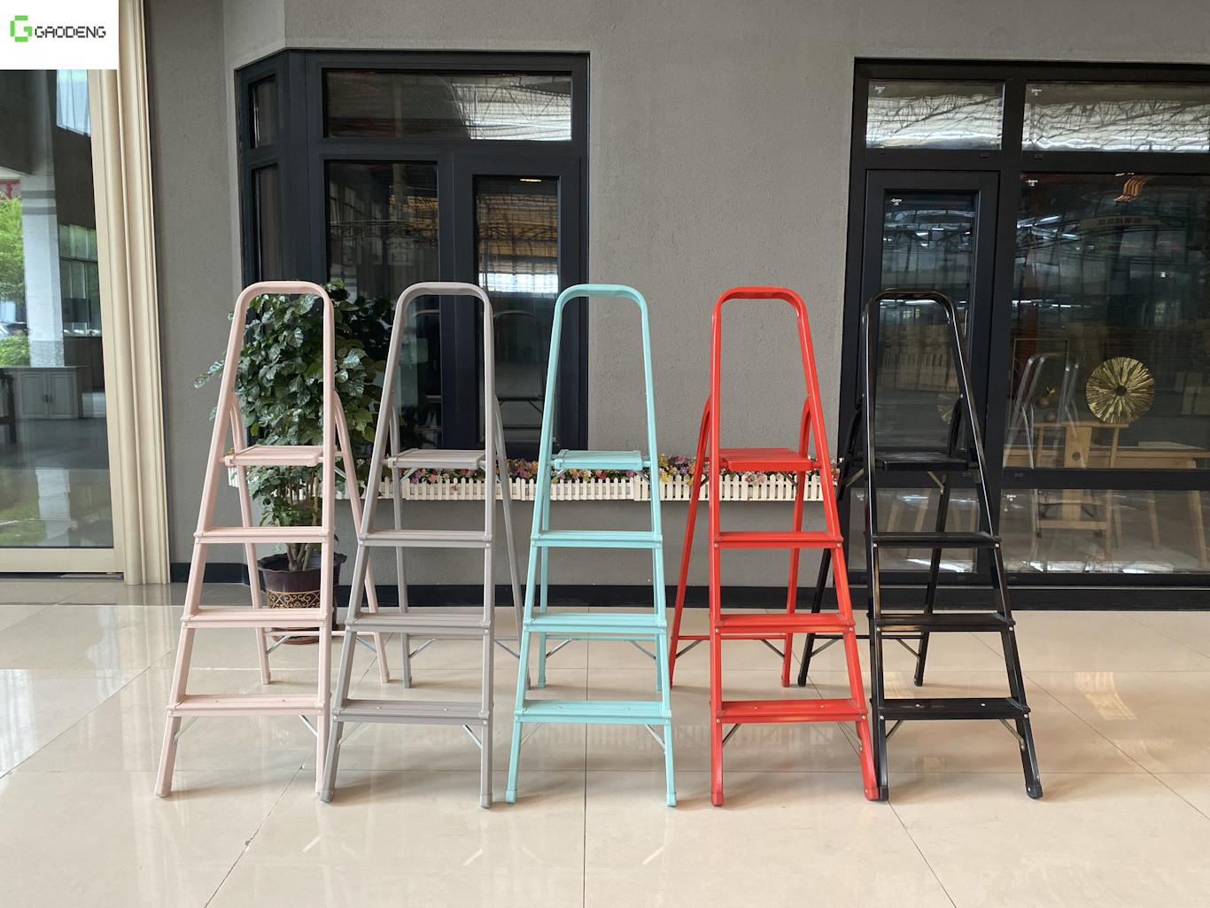 Quality Multiple Colors Red 4 Steps Aluminum Folding Ladder Using Hight 87 cm Max Load for sale