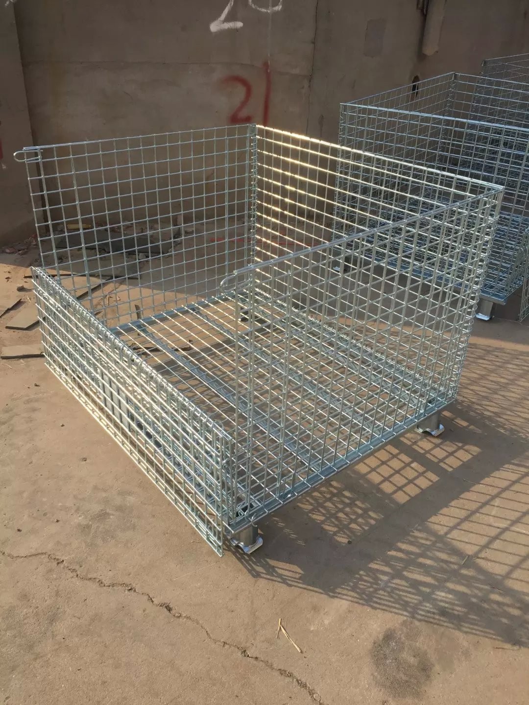 Quality Wire Mesh Container with Removable Wheel for sale