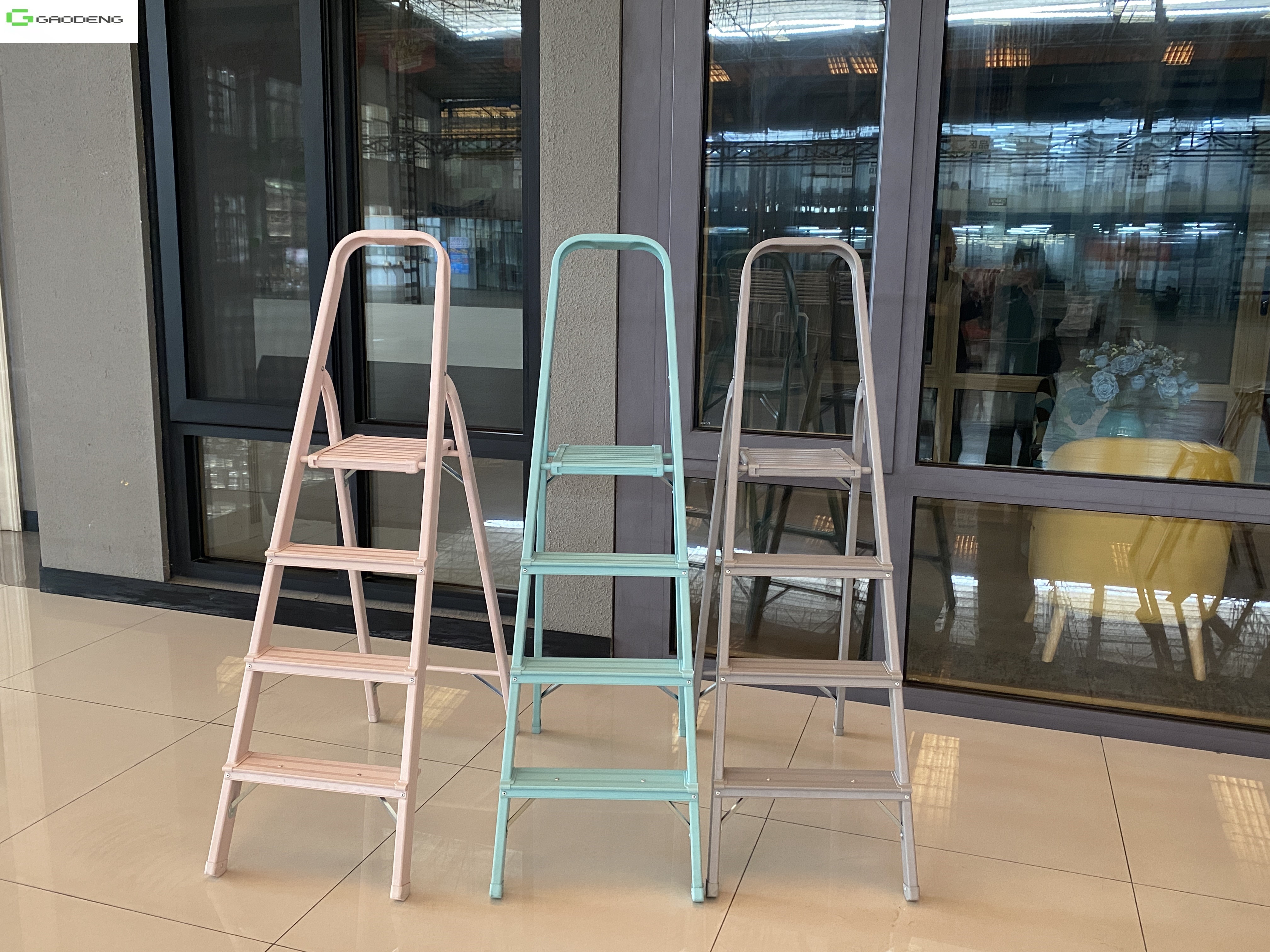 Quality Max load 120 KG Luxury Aluminum Ladder 4 Steps 1.0 mm Thickness for sale