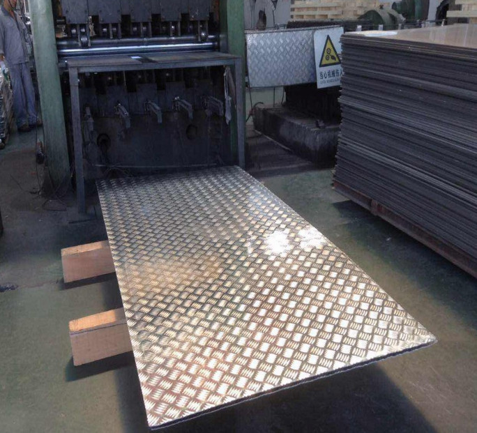 Quality Factory Made Cheap 6070 Aluminum Checker Plate Price Aluminum Diamond Plate for sale