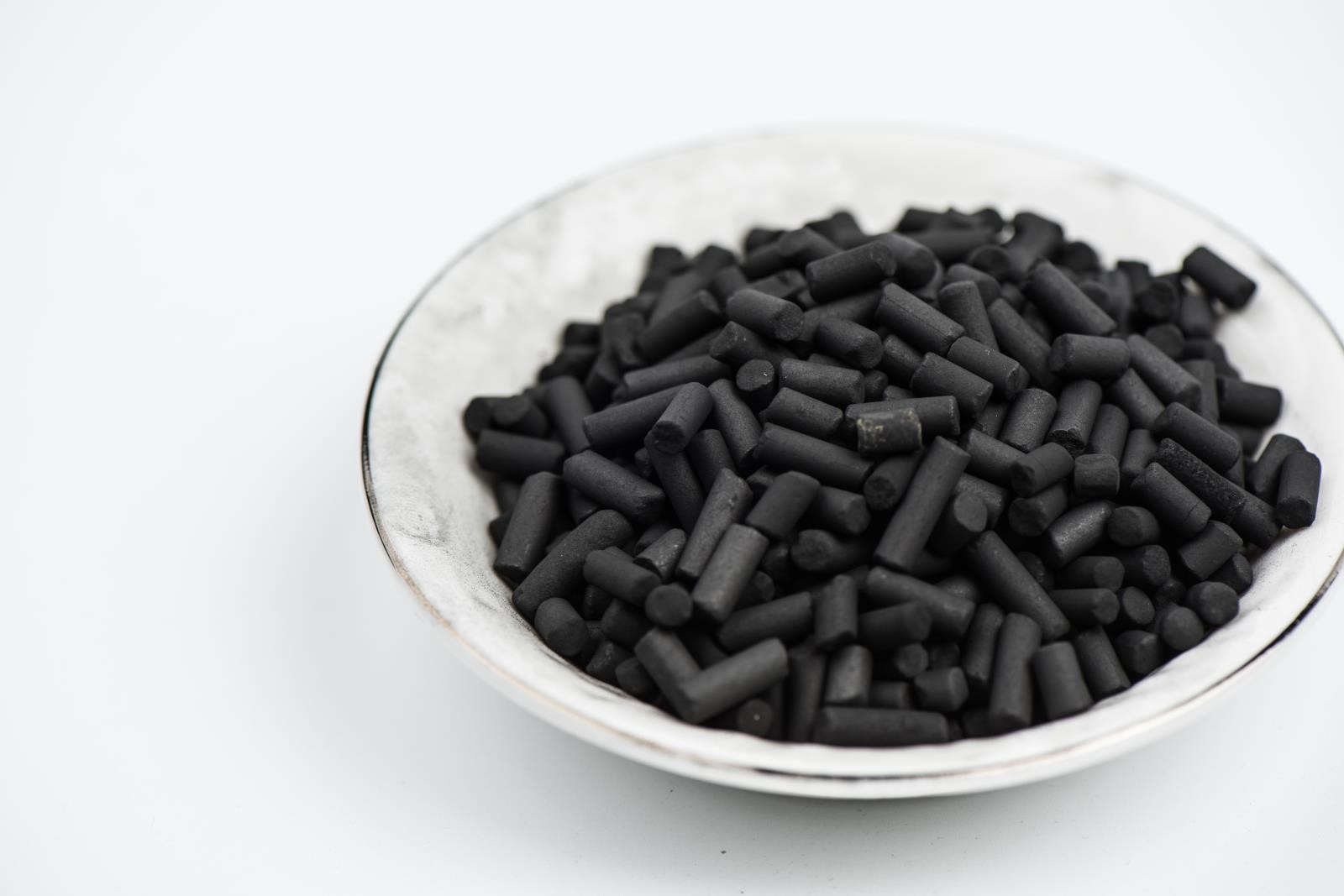 Quality Black Activated Carbon Pellets 4.0mm Alcohol Gasoline Chloroform High Temperature Tolerance for sale
