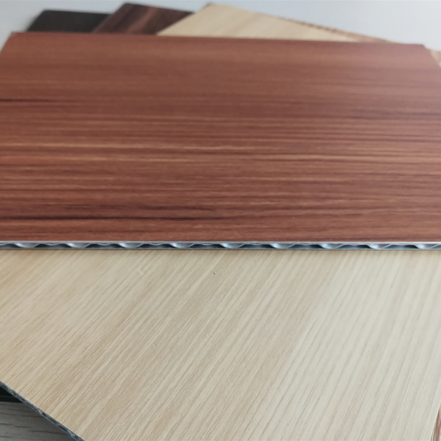 Quality Wood Grain Aluminum Core Panel Light Weight Fireproof Length 2400mm Customzied for sale