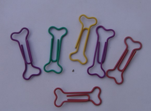 Quality Bone shaped paper clip ,vinyl coated ,assorted colors for sale