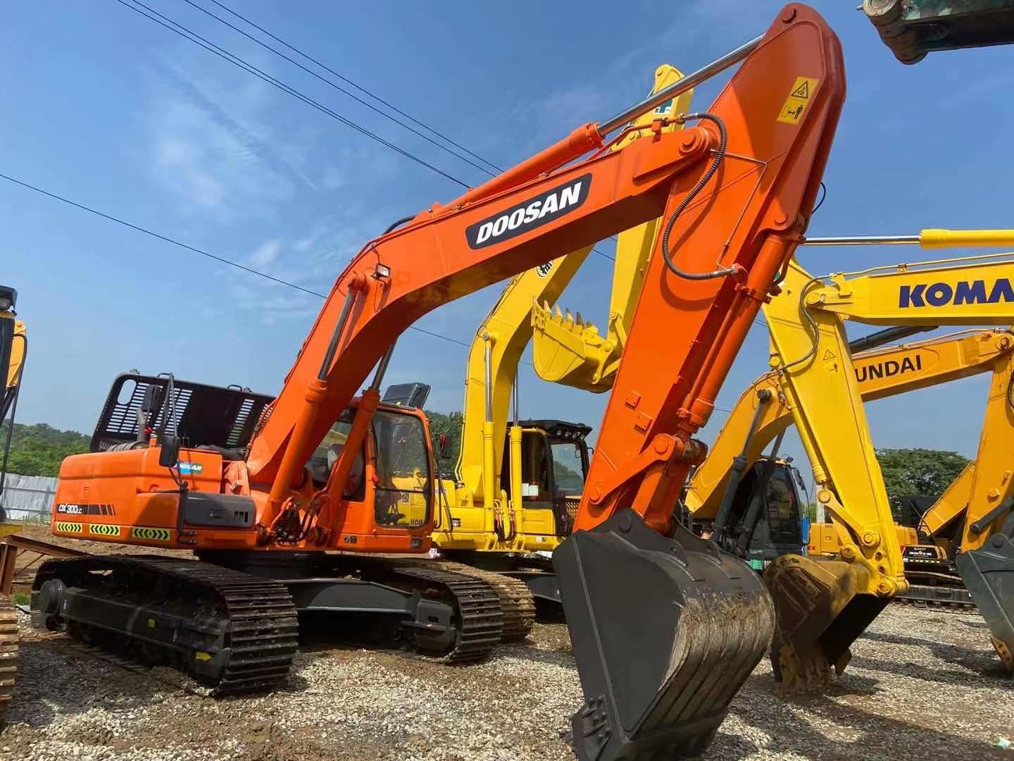 Quality Used Excavator Doosan DX300 Hydraulic Crawler Excavator For Sale for sale