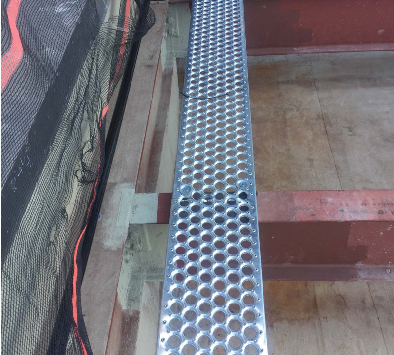 Quality used aluminum perforated metal roof walkway gratings for solar panel for sale
