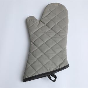 Quality Quilted Terry Cloth Lining Heat Resistant Oven Mitts Flame Retardant Coating for sale