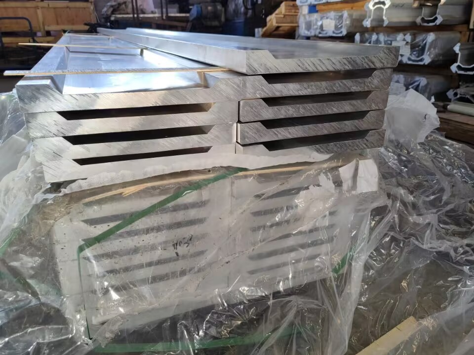 Buy cheap 35mm Thickness Atlas Cradle Plate 280mm Wide Aluminium Extruded Profiles from wholesalers