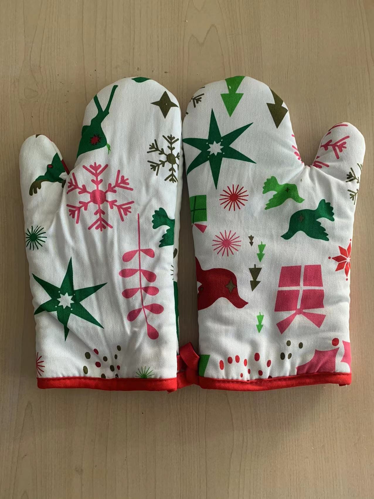 Quality Xmas Tree Decoration Heat Resistant Oven Mitts Customized With Pure Cottons for sale