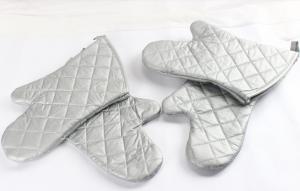 Quality Long  Customized Patterns  Silver Oven Mitts  Good Stain Resistant Function for sale