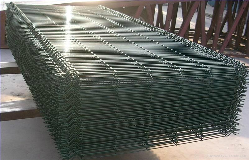 Quality Curvy Welded Wire Mesh Fence for sale