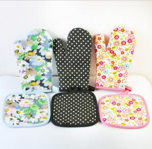 Quality OEM Printed Oven Gloves , Cute Oven Mitts Various Colors Slip Resistant for sale
