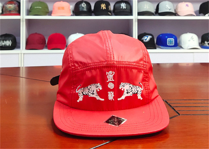 Quality Red Camper Flat Brim Leather Fabric Cap 5 Panels for sale