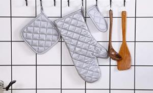 Quality Comfortable Silver Fireproof Oven Gloves For Home Restaurant Kitchen for sale