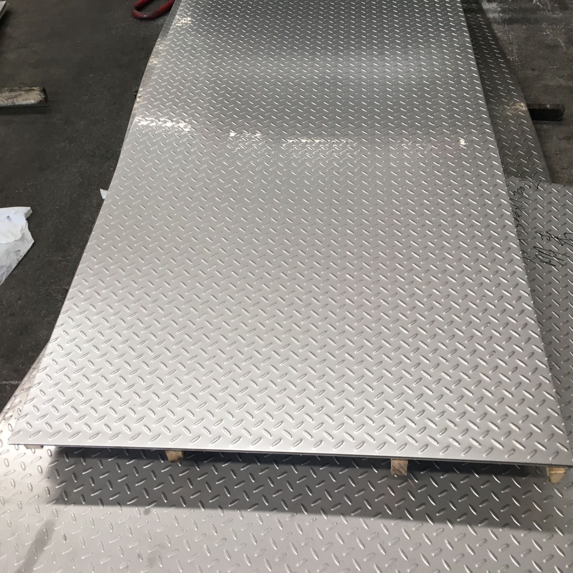 Quality 1000mm Aluminum Checkered Plate Cold Rolled 2B Finish ASTM Aluminum Diamond for sale
