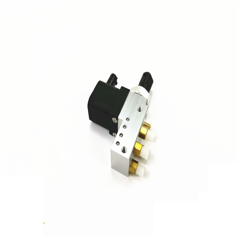 Quality Mercedes Air Ride Parts Compressor Valve Block For CLS - Class E - Class Maybach for sale