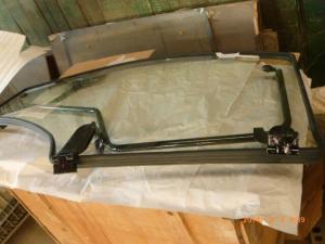 Quality ISO YTO X1204 Tractor Door Glass 4WD Drive Tractor Engine Parts for sale