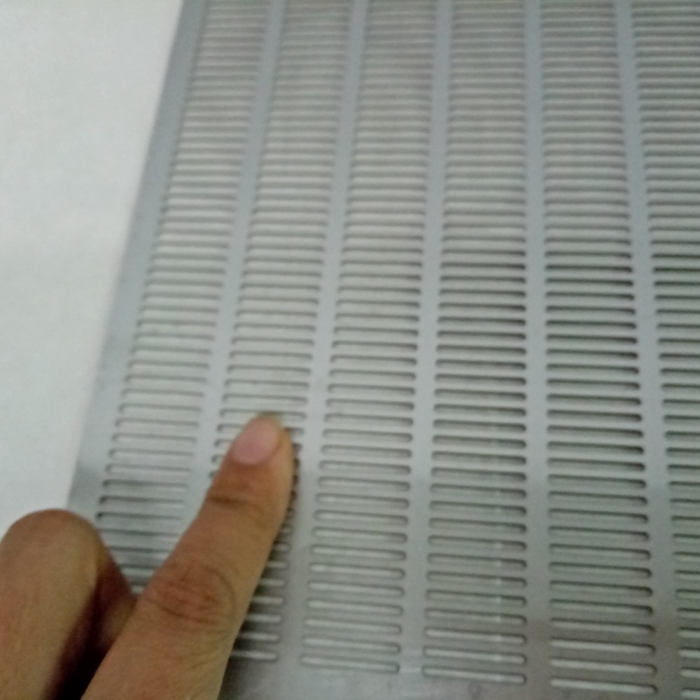 Quality stainless steel 304 slotted perforated sheet metal mesh screens for sale