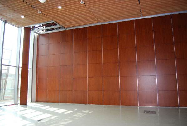 Aluminum Frame Operable Wooden Interior Folding Partition Walls For Reception Hall