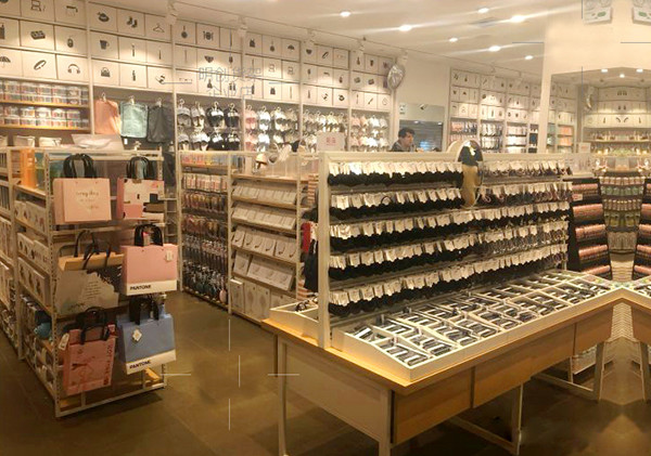 TUV Approval HongChuang Iron And Wood Shelves For Boutique,Display Metal Rack