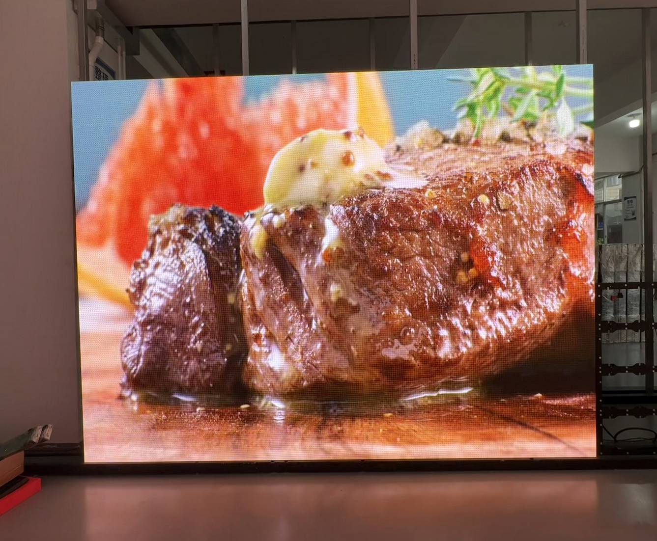 P2.5mm Indoor LED Video Wall with 160° Viewing Angle 6000:1 Contrast and 50/60