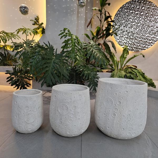 Hand Carved Reinforced Clay Planter Modern Style For Indoor And Outdoor Gardens