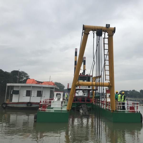 Buy High Extraction Accuracy River Sand Dredger Hydraulic System 500 Tons Load Weight at wholesale prices