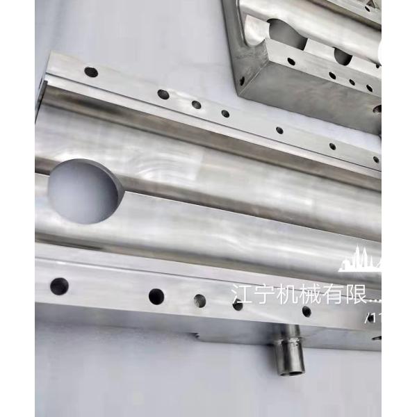 Wear And Corrosion Resistant Twin Screw Extruder Splitting Barrels With Cooling System