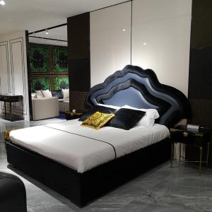 2000x1500mm Luxury Italian Bed 126 Inch Modern Solid Wood Bedroom