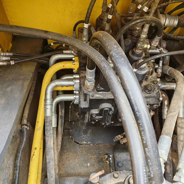 Yellow SK260 Used Kobelco Excavators 1.3m3 Bucket Capacity 131kw Rated Power