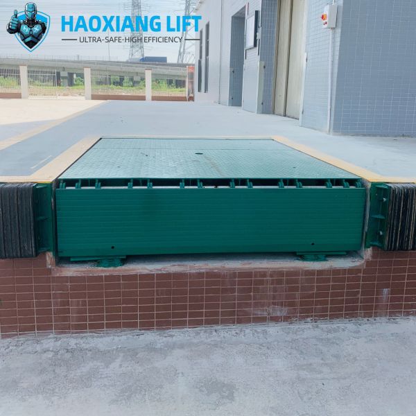Heavy-Duty Automatic Hydraulic Dock Leveler 5T-20T Stable Cargo Dock Transition