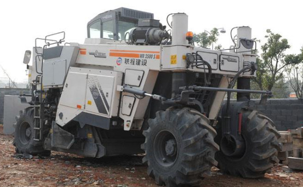 Buy White road maintenance equipment road paving machine WR600 at wholesale prices
