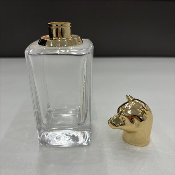 Elegant Zamak Perfume Cap With Mirror Finish Showcasing Luxury