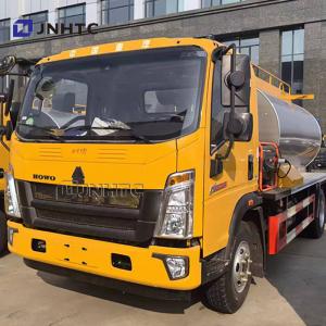 HOWO 4m3 Road Construction Machinery Bitumen Distributor Sprayer Best Price
