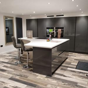 Quality MDF Door Customized Veneer Color YALIG Under Sink Green Australian Glossy Furniture Lacquer Kitchen Cabinets for sale