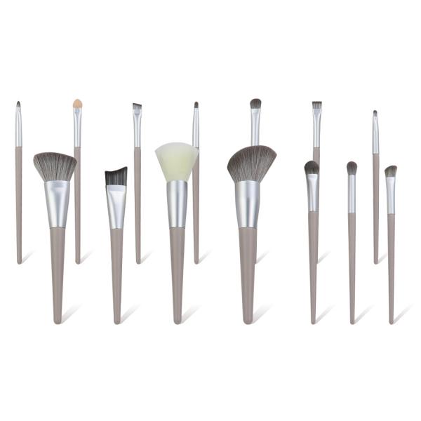 Buy 14 Pcs Cosmetic Brush Makeup Kits at wholesale prices