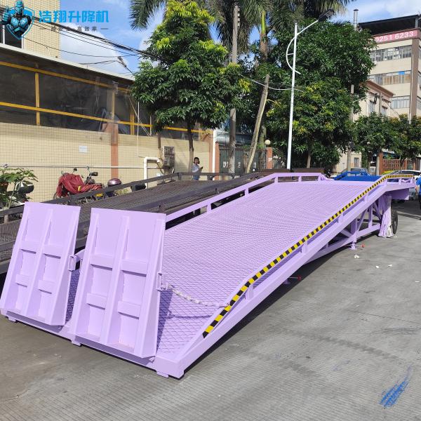 Adjustable Hydraulic Mobile Loading Dock Portable Forklift Ramp For Factories