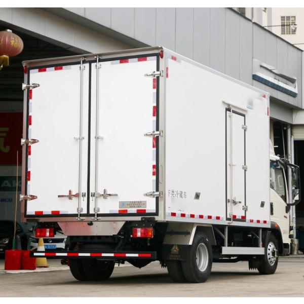 Hot Sales New Model HOWO 4x2 Lightweight Refrigerator Truck Freezer Van Transportation Truck