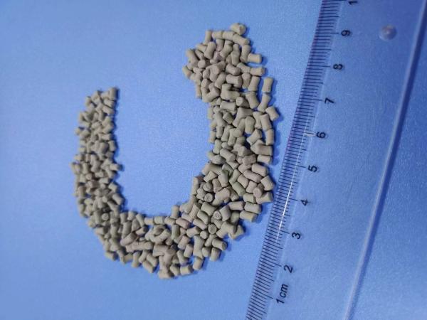Moisture-Eliminating Masterbatch for Polyethylene Processing Multiple Formulatio