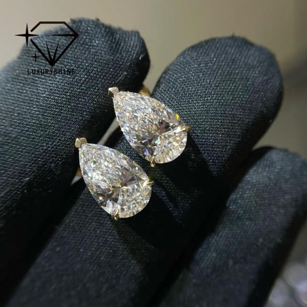 18K Gold Pear Cut Lab Grown Diamond Stud Earrings VVS-VS Clarity