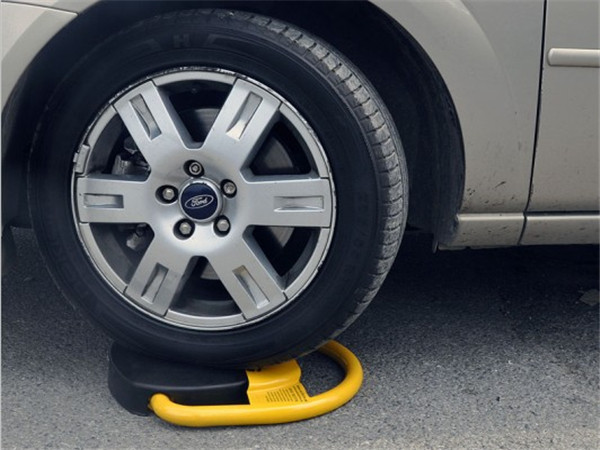 Electric Remote Control Car Parking Lock , Anti Theft Car Parking Space Protector