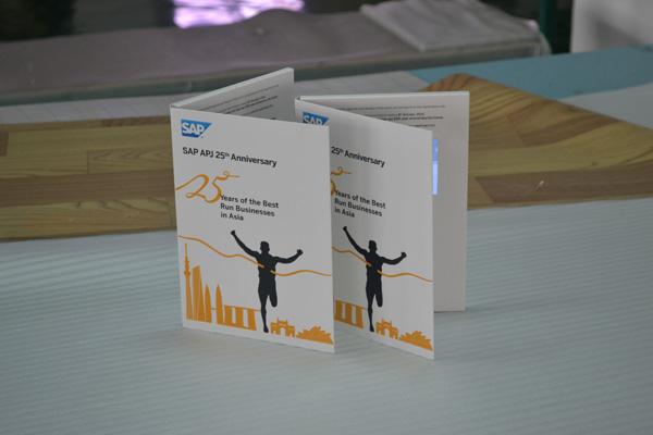 3.5 Inch Promotional Video Brochure 320 X 240 Pixel 1.5-3 Hours Lifespan