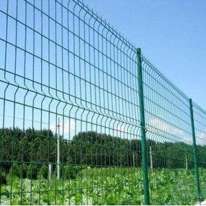 Green 3D Curvy Welded Wire Mesh Fence with peach posts