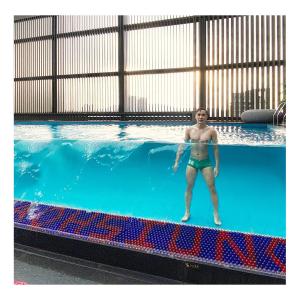 Customized Modern Rooftop Acrylic Outdoor Swimming Pool with Transparent