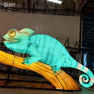 Zigong Lantern Factory's Waterproof Chameleon-Shaped Lanterns | Ideal for