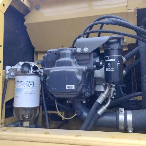 Shanghai Good Condition Komatsu PC220-8MO Excavator 22T with Original Hydraulic Valve