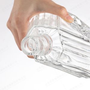 250ml 500ml 700ml 750ml Transparent Triangle Glass Bottle With Gold Cork