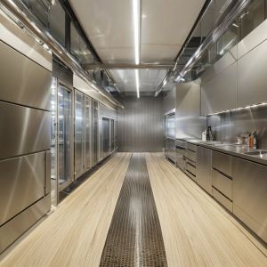 Sophisticated Anti-chipping Stainless Steel Cladding for Vases