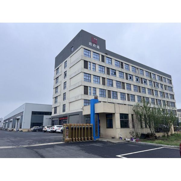 Diamond Grade Reflective Sheeting with Full-Cube Prismatic Construction and ASTM D4956 Type XI Compliance