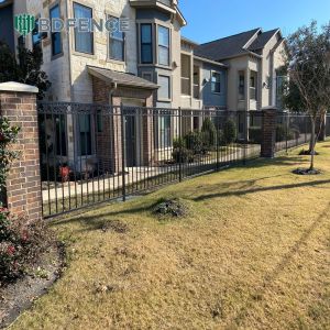 Pet-Containment Tubular Steel Fence Pool Digging Barrier