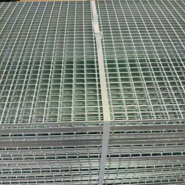Strong and Durable Industrial Steel Grating Suitable for Harsh Environments